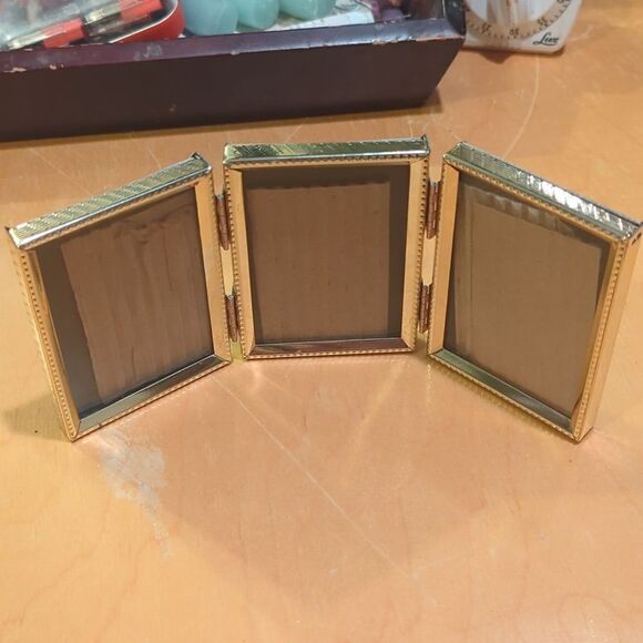 Vintage MCM gold trim tri-fold 5x7 frame, tri fold wallet frame, 3.5x2.5 frame - Picture 5 of 11
